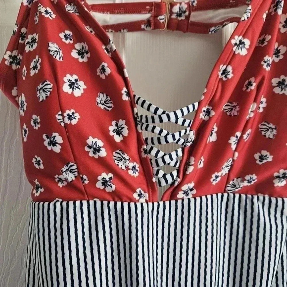 Modcloth one piece bathing suit - Picture 2 of 5